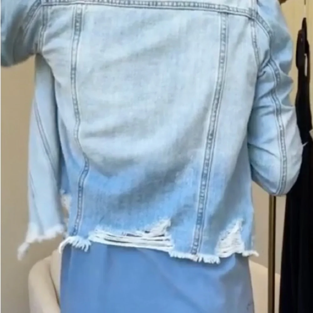 NWT cropped lightweight denim jacket - Picture 4 of 8